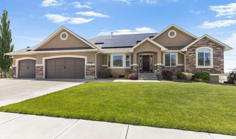 3700 S Founders Pointe Dr, Ammon, ID 83406 - 6 Beds, 4 Bath
