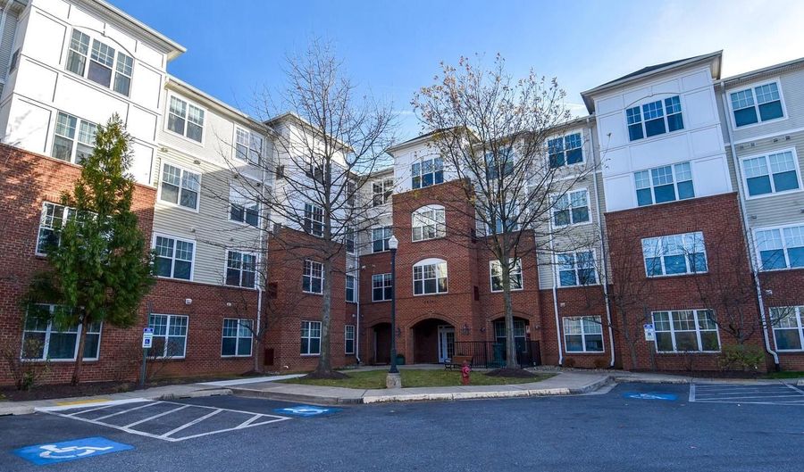 14241 KINGS CROSSING Blvd #205, Boyds, MD 20841 - 2 Beds, 2 Bath