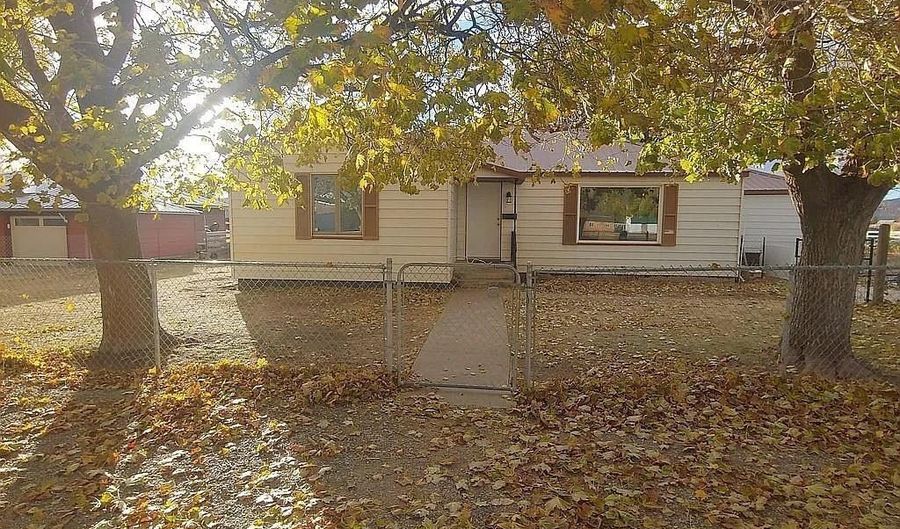 20445 N Main St, Carey, ID 83320 - 3 Beds, 1 Bath