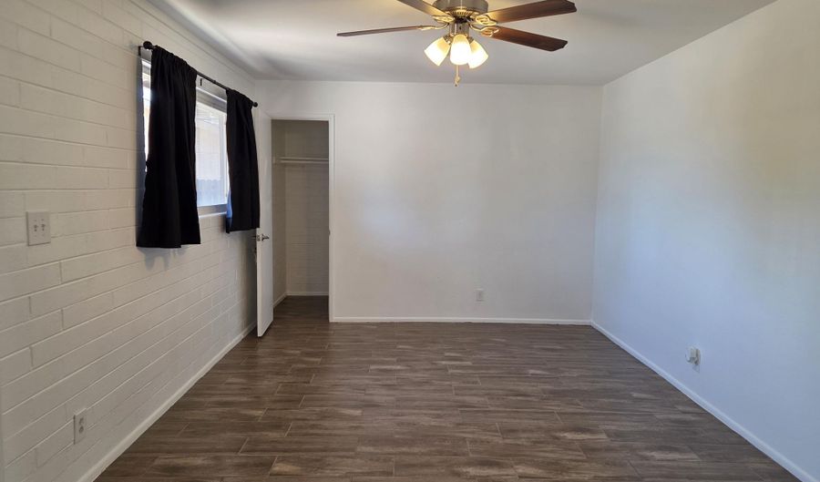 336 S WEAVER Dr, Apache Junction, AZ 85120 - 3 Beds, 2 Bath