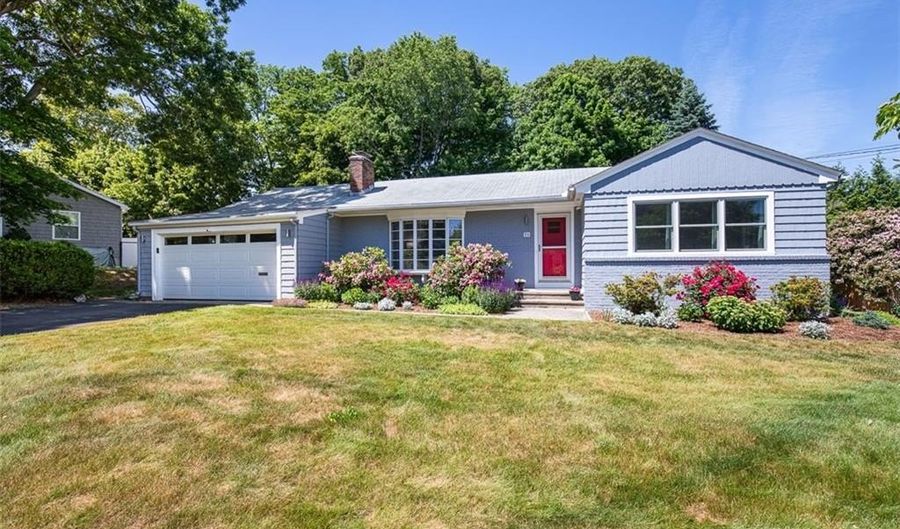 71 Primrose Hill Rd, Barrington, RI 02806 - 3 Beds, 2 Bath