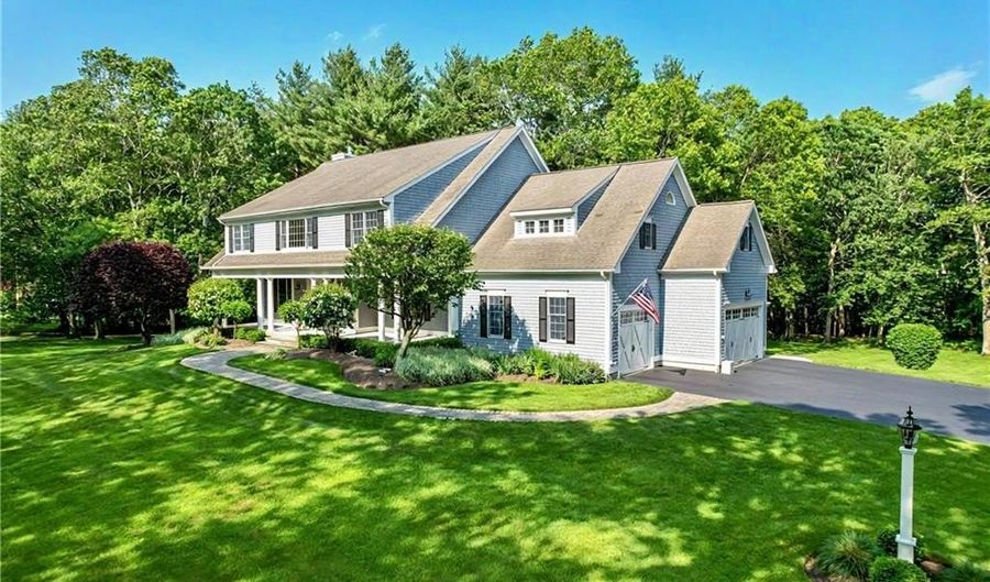 30 Taggart Ct, East Greenwich, RI 02818 - 4 Beds, 6 Bath