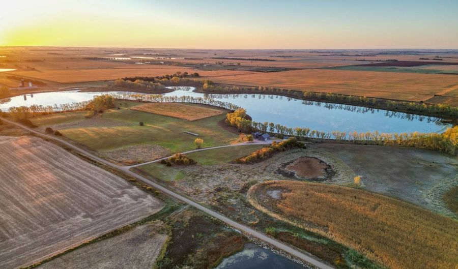 43353 258th St, Bridgewater, SD 57319 - 4 Beds, 4 Bath