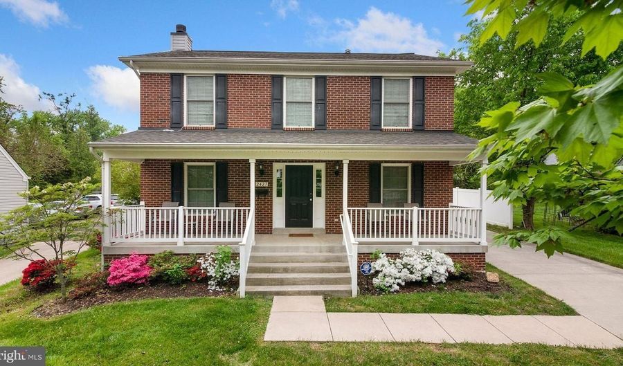 2427 FORT Dr, Alexandria, VA 22303 - 4 Beds, 3 Bath