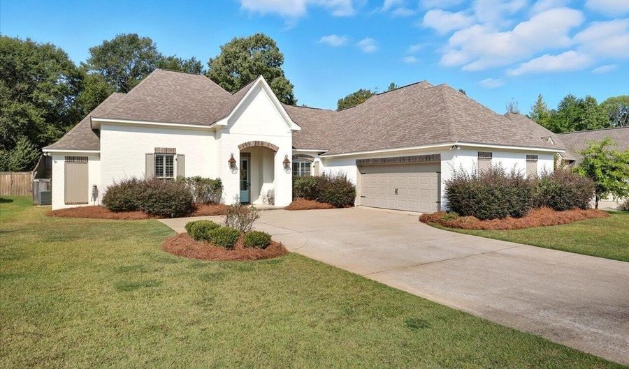 513 Devereaux Dr, Brandon, MS 39042 - 4 Beds, 3 Bath