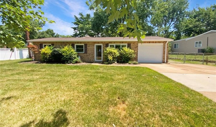 248 Ramsey Ln, Ballwin, MO 63021 - 4 Beds, 2 Bath