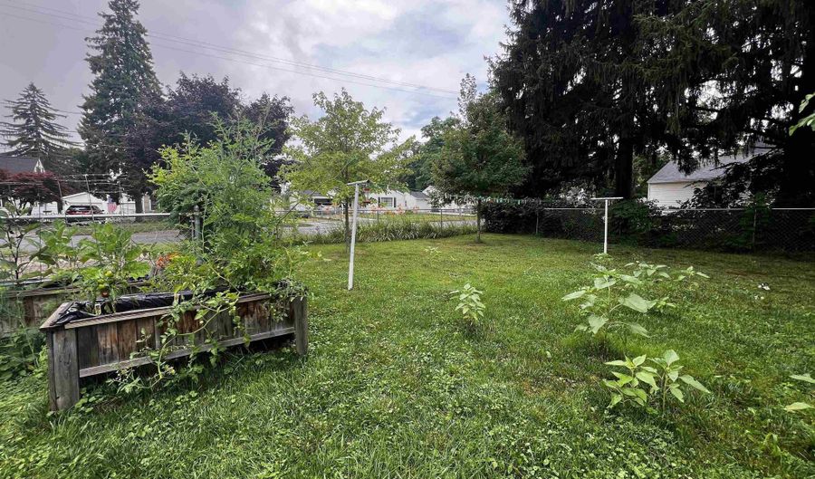 1370 University, Adrian, MI 49221 - 3 Beds, 1 Bath