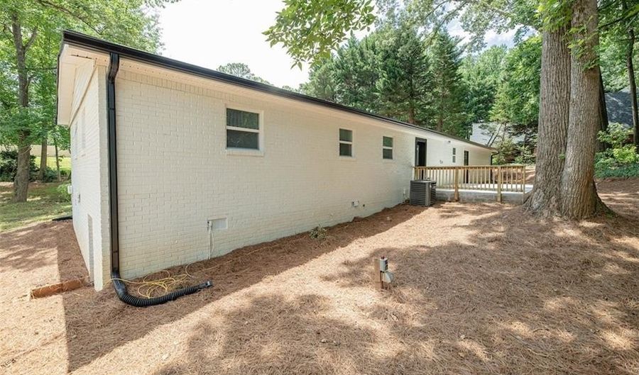 1325 County Line Rd NW, Acworth, GA 30101 - 4 Beds, 2 Bath