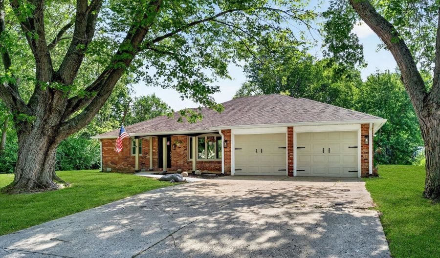 2227 Tartan Rd, Anderson, IN 46012 - 2 Beds, 2 Bath
