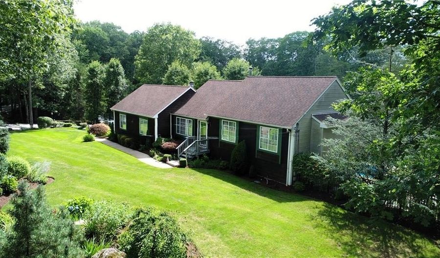 375 Franklin Rd, Coventry, RI 02816 - 3 Beds, 3 Bath