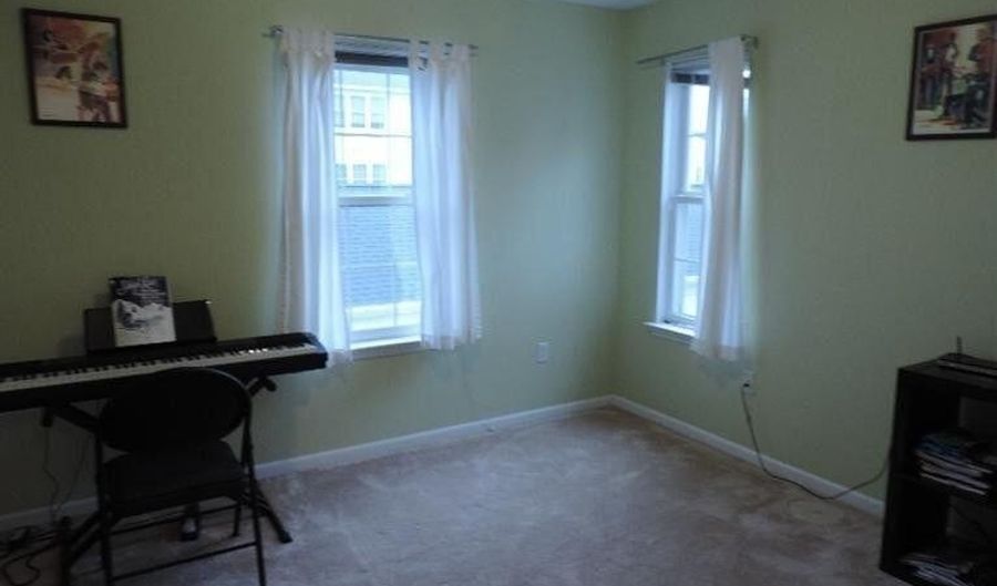 2261 S Main St, Ann Arbor, MI 48104 - 2 Beds, 2 Bath