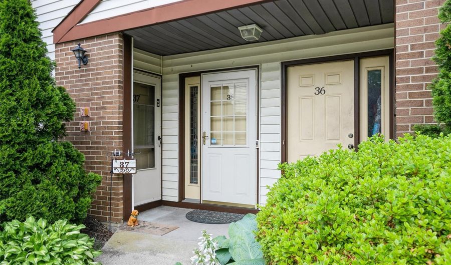 615 Broadway 37, Amityville, NY 11701 - 1 Beds, 1 Bath