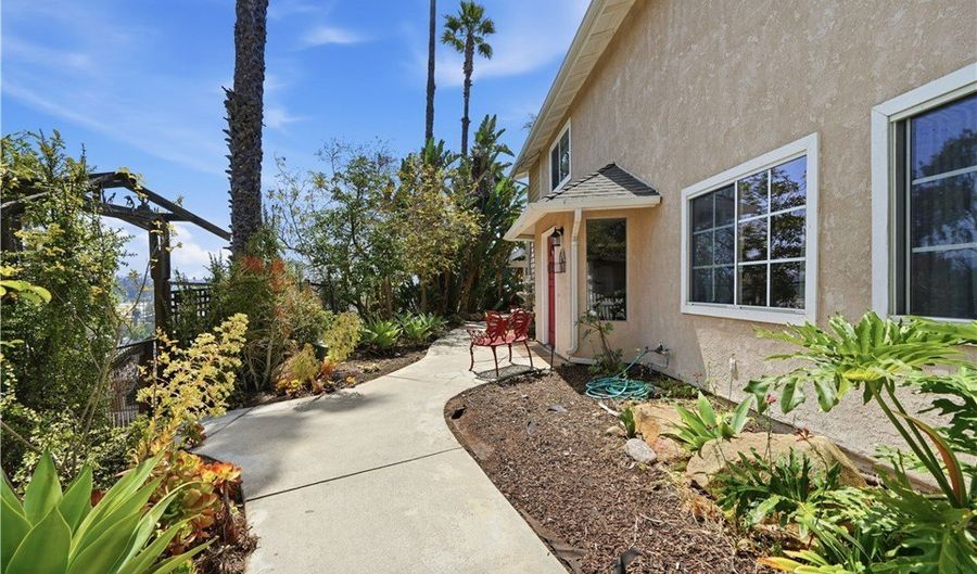 717 Porter Rd, Fallbrook, CA 92028 - 3 Beds, 3 Bath