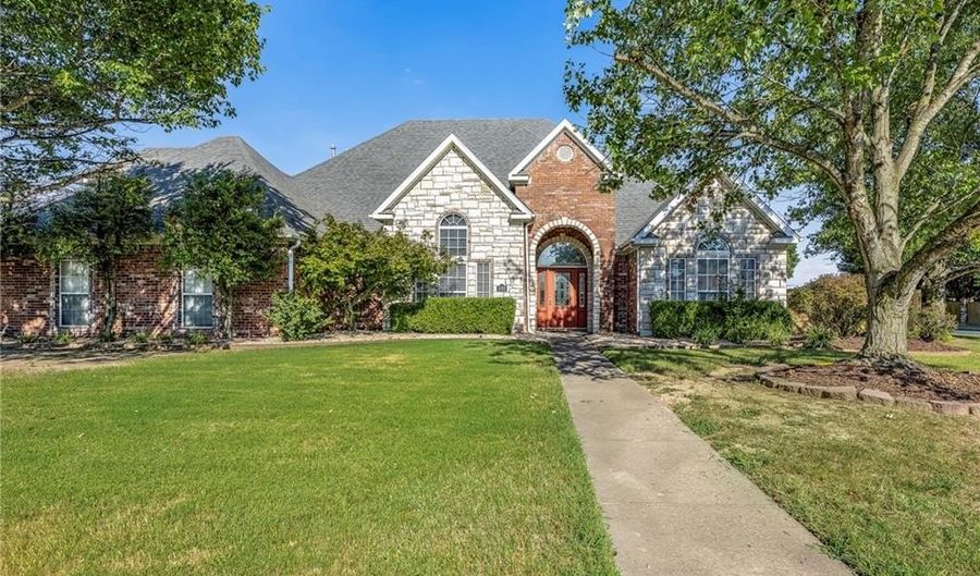 113 NW Orch, Bentonville, AR 72712 - 5 Beds, 3 Bath