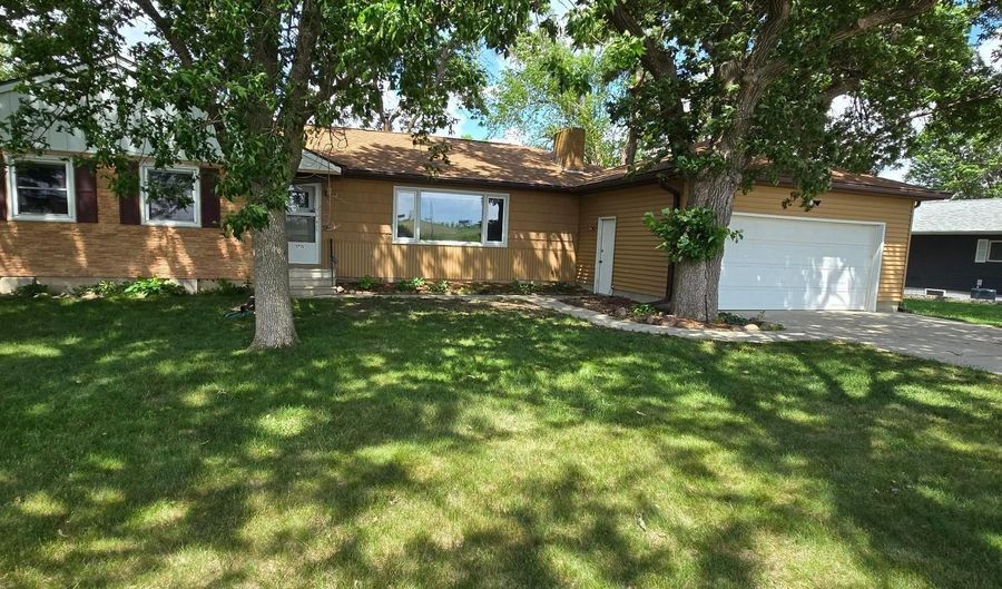 1713 S Shore Dr, Albert Lea, MN 56007 - 3 Beds, 3 Bath