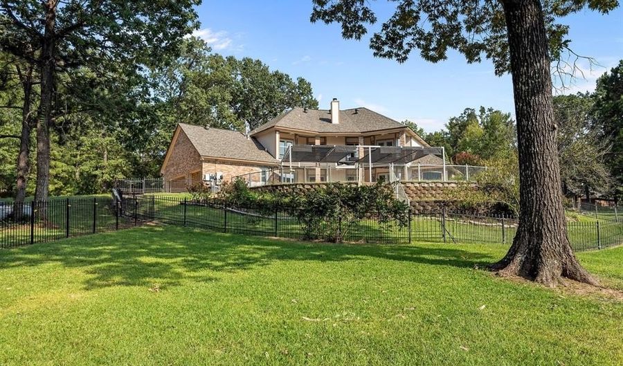135 Oak Leaf Trl, Benton, LA 71006 - 4 Beds, 5 Bath