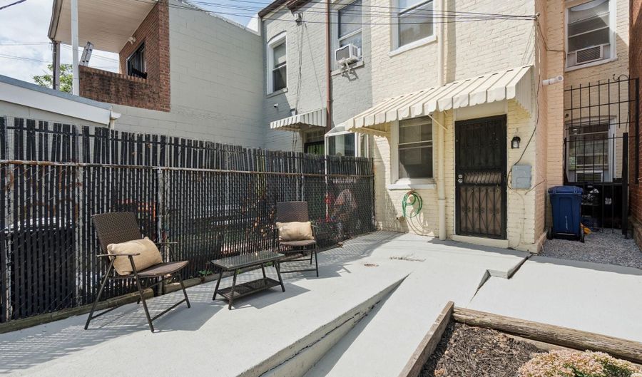 3563 6TH St NW, Washington, DC 20010 - 2 Beds, 2 Bath