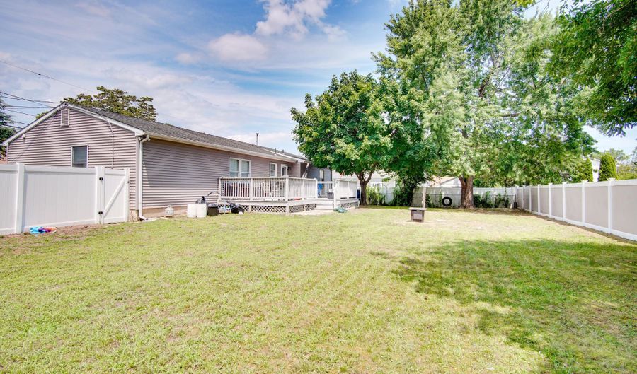 809 Longboat Ave, Beachwood, NJ 08722 - 4 Beds, 2 Bath