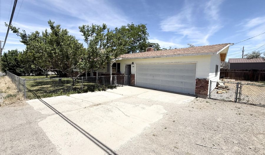 250 Miller Ln, Fernley, NV 89408 - 3 Beds, 2 Bath
