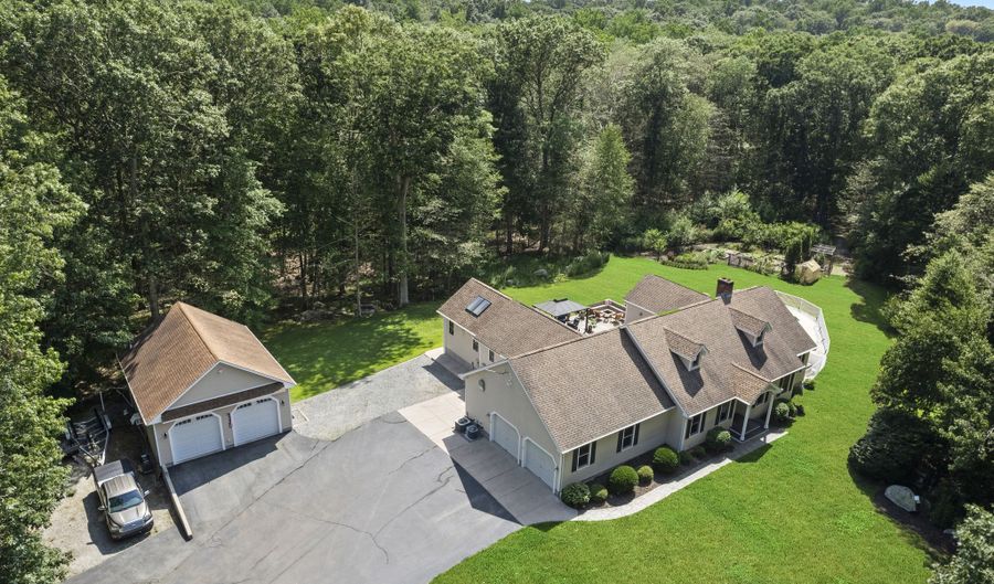 71 Olde Orchard Rd, Clinton, CT 06413 - 4 Beds, 3 Bath