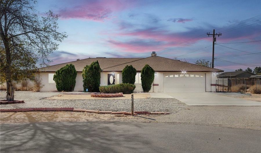 22111 Isatis, Apple Valley, CA 92307 - 4 Beds, 2 Bath
