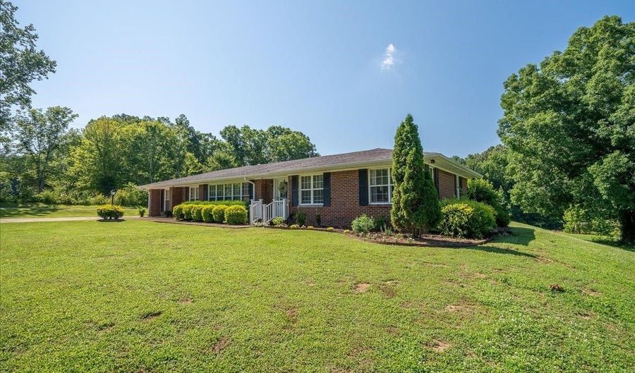 348 McGraw Cir, Anderson, AL 35610 - 4 Beds, 2 Bath
