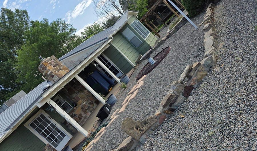 2324 W BROADWAY Ave, Bloomfield, NM 87413 - 3 Beds, 2 Bath