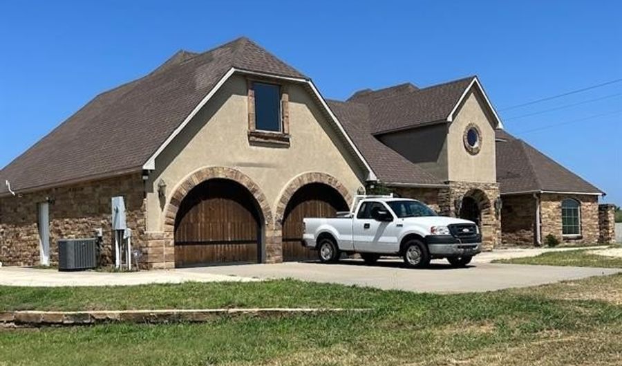 4121 N Commerce St, Ardmore, OK 73401 - 4 Beds, 4 Bath