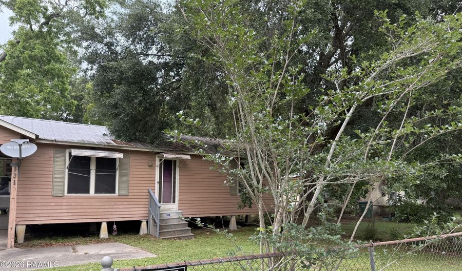 1313 Greene St, Abbeville, LA 70510 - 3 Beds, 1 Bath