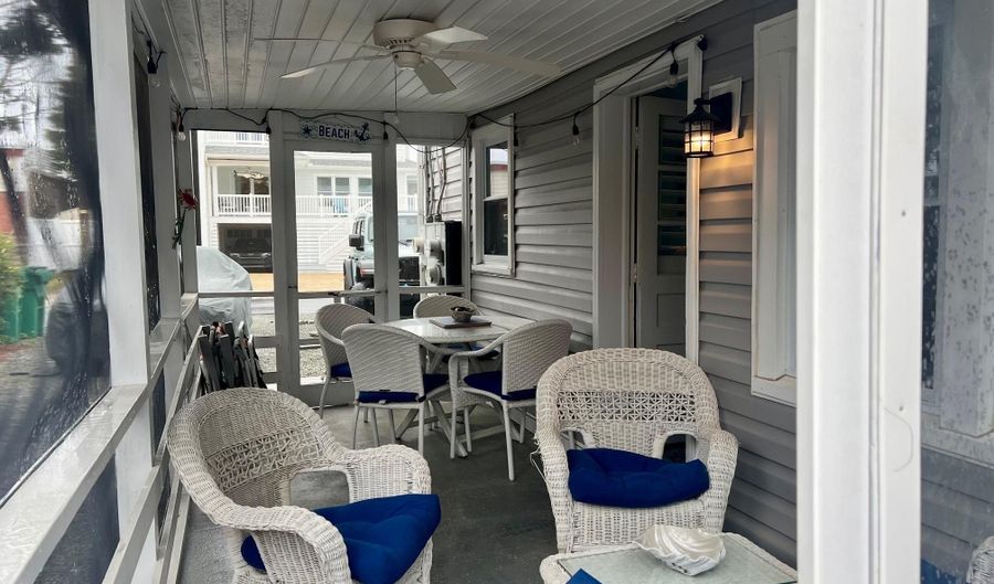 2 E ATLANTIC St 1, Fenwick Island, DE 19944 - 3 Beds, 1 Bath
