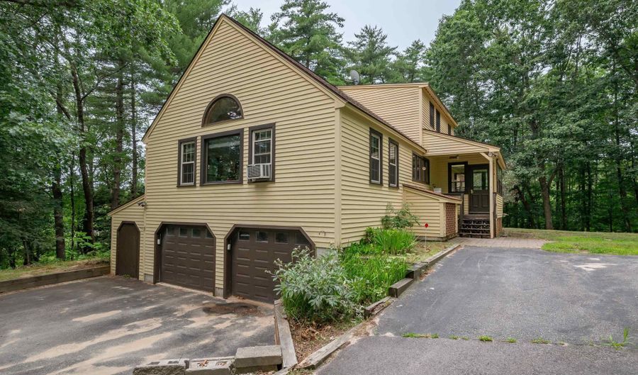 68 Merrimack Rd, Amherst, NH 03031 - 3 Beds, 2 Bath