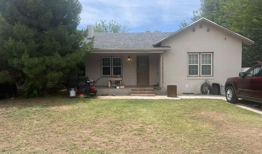 309 N Lake St, Carlsbad, NM 88220 - 3 Beds, 1 Bath