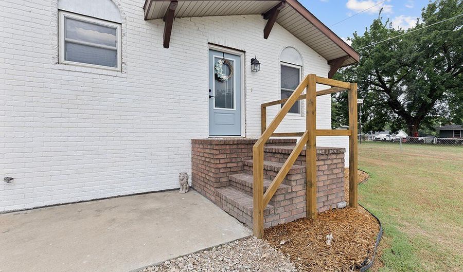 2223 Garfield Ave, Baxter Springs, KS 66713 - 3 Beds, 2 Bath