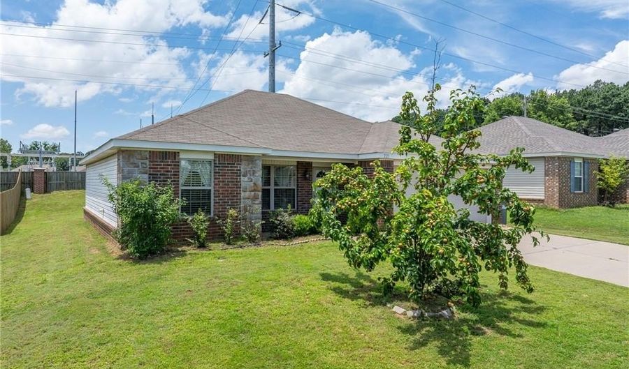 221 Regency Dr, Barling, AR 72923 - 3 Beds, 2 Bath