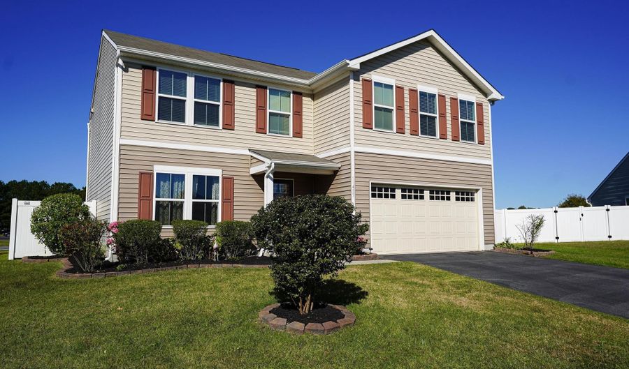 11485 BUCKINGHAM Dr, Delmar, DE 19940 - 5 Beds, 3 Bath