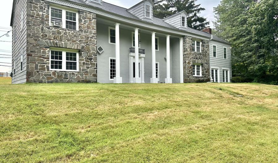 9 Birch Hill Rd, Albany, NY 12211 - 6 Beds, 4 Bath