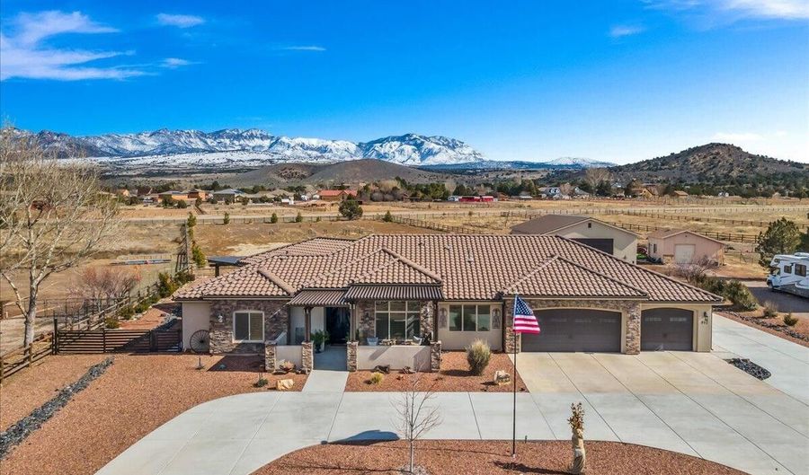 912 N Old Farms Rd, Dammeron Valley, UT 84783 - 4 Beds, 3 Bath