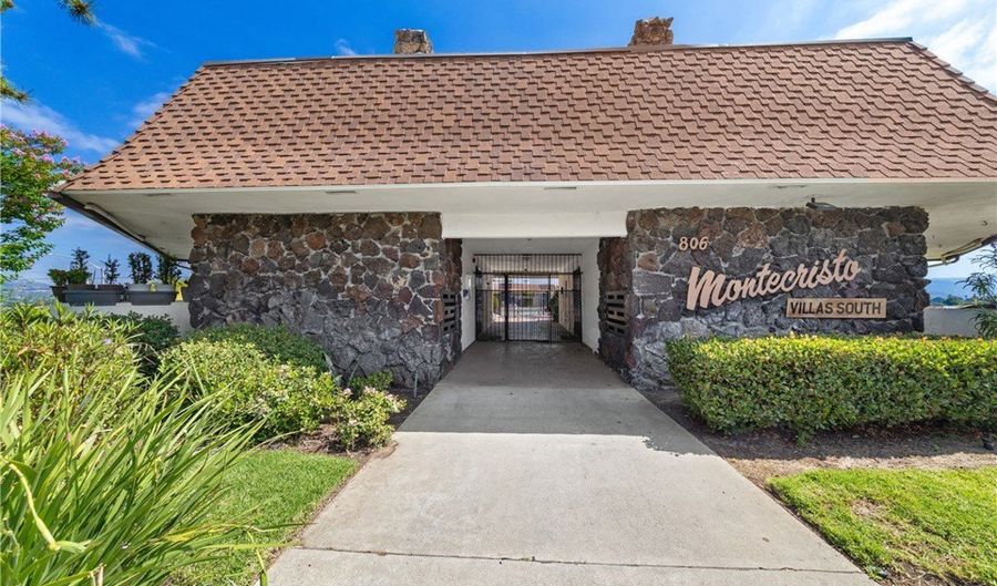 806 E 4th 9, Escondido, CA 92025 - 2 Beds, 2 Bath