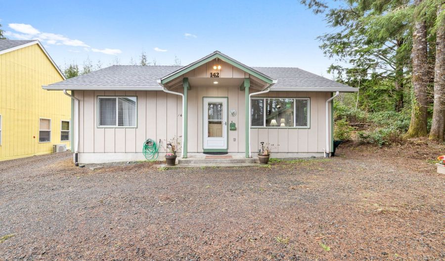 142 S QUADRANT St, Rockaway Beach, OR 97136 - 2 Beds, 1 Bath