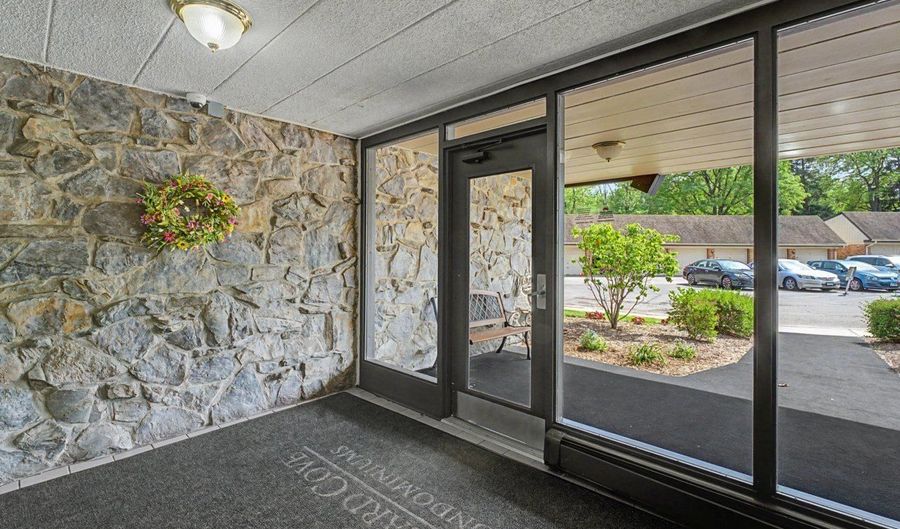 1227 S Old Wilke Rd 210, Arlington Heights, IL 60005 - 2 Beds, 2 Bath