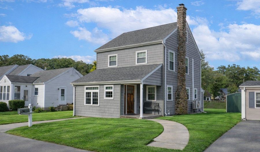 42 Waverly Rd, Branford, CT 06405 - 3 Beds, 2 Bath