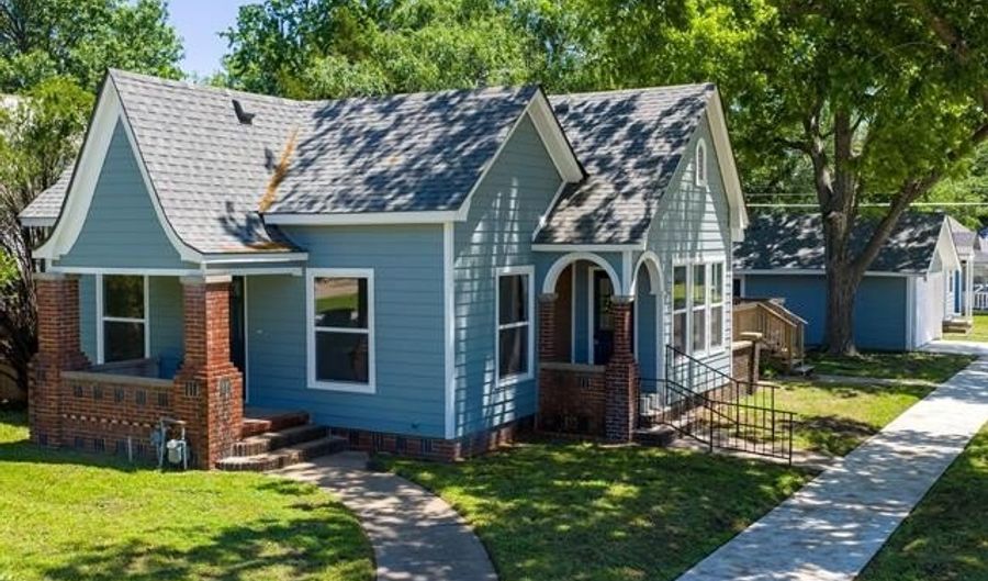 830 S Shawnee Ave, Bartlesville, OK 74003 - 2 Beds, 2 Bath
