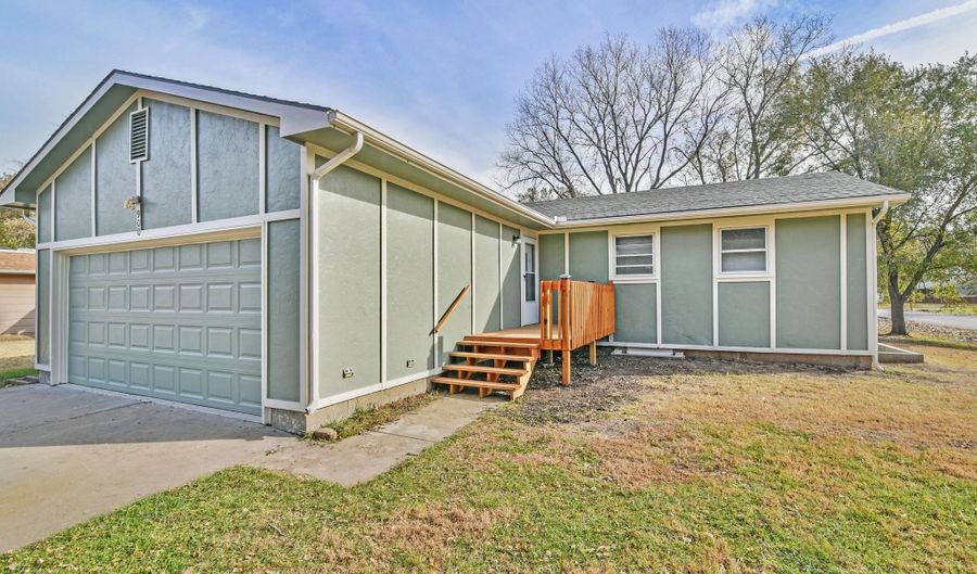 900 N Money Ave, Augusta, KS 67010 - 3 Beds, 2 Bath