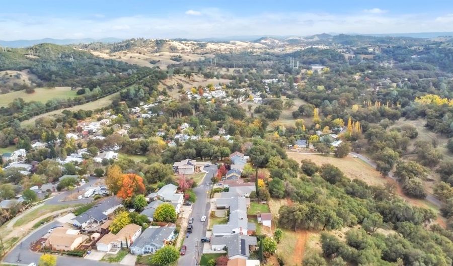 1310 Fairview Dr, Angels Camp, CA 95222 - 3 Beds, 2 Bath