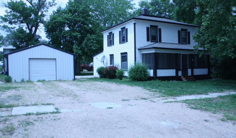 1621 10th St, Aurora, NE 68818 - 3 Beds, 1 Bath