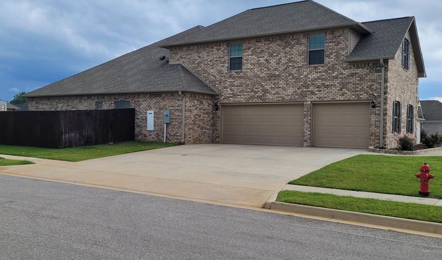 26297 Ashland Ridge Ln, Athens, AL 35613 - 4 Beds, 4 Bath