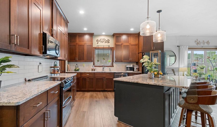 5036 N MILKWEED Trl, Appleton, WI 54913 - 3 Beds, 3 Bath