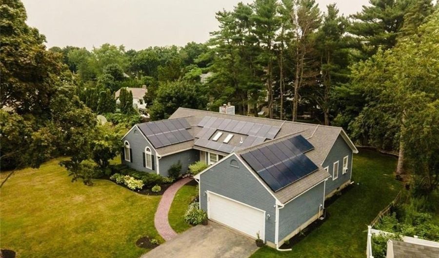 3 Meadow Cir, Barrington, RI 02806 - 3 Beds, 2 Bath
