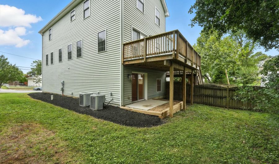 2134 S LOWELL St, Arlington, VA 22204 - 5 Beds, 4 Bath