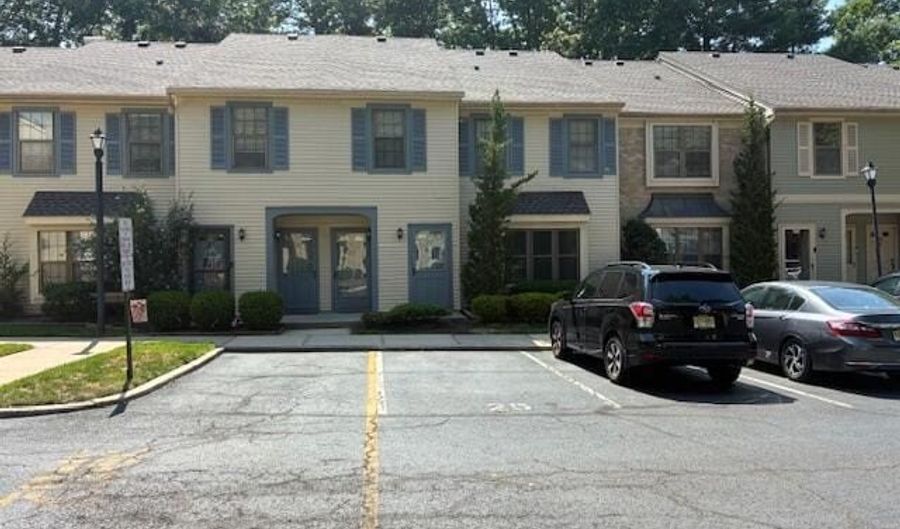 293 Gloucester Ct, Aberdeen, NJ 07747 - 2 Beds, 1 Bath